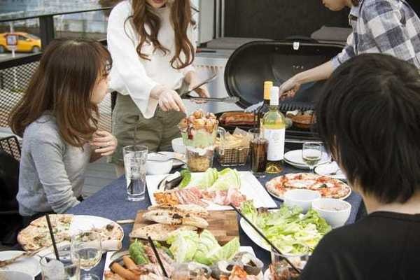 AOINAPOLI IN THE PARK